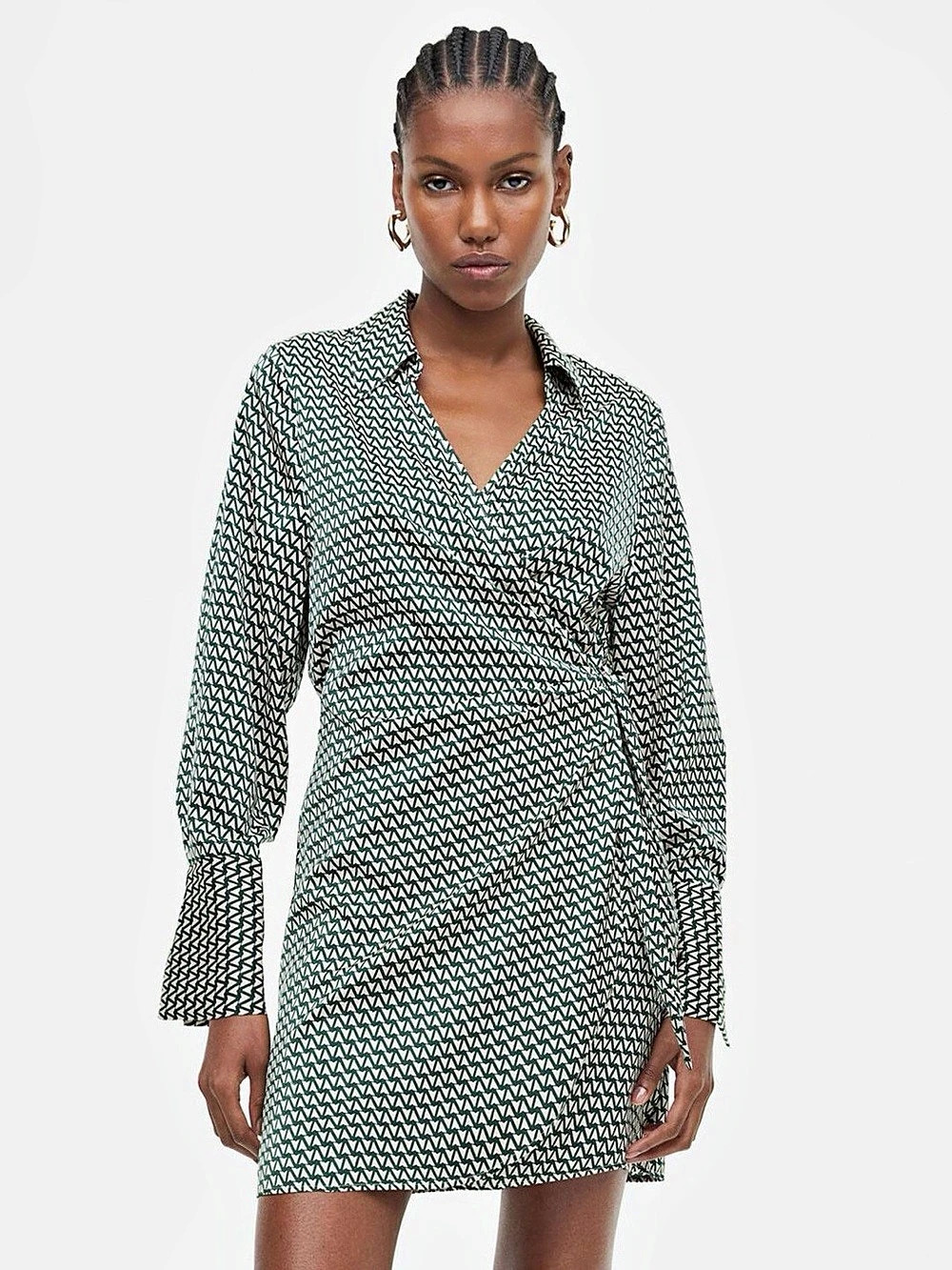 H & M Geometric Wrap Satin Mini Dress in Green & White